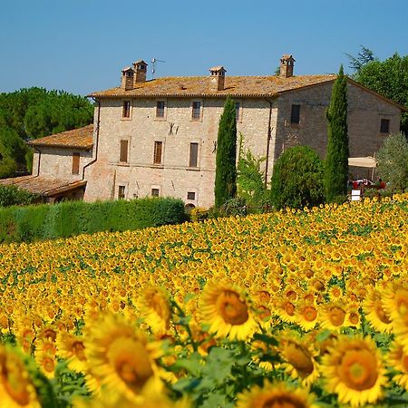 Agriturismo Casale Dei Frontini San Terenziano Exterior photo